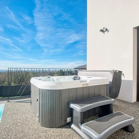 Bellevue 1, Piscine, Jacuzzi, Sauna 别墅 Champcevinel
