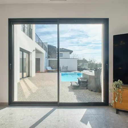 Bellevue 1, Piscine, Jacuzzi, Sauna Villa *