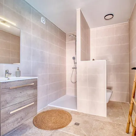 Bellevue 1, Piscine, Jacuzzi, Sauna 别墅