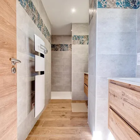 Bellevue 1, Piscine, Jacuzzi, Sauna Villa